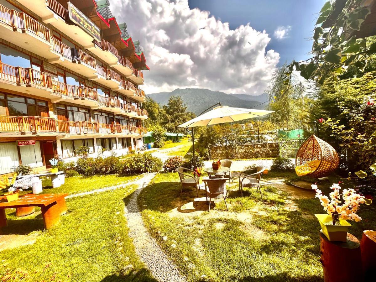 Hotel Himalayan River- Riverside Hotel Manāli Exteriör bild